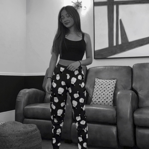 Meet your Posher, Pamela - Picture 1 of 1